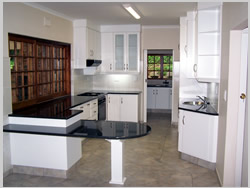 Kitchen fitted by Dyason Construction Dyason Construction focuses on building the home you dream of.
