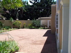 Dyason Construction - Retaining paving